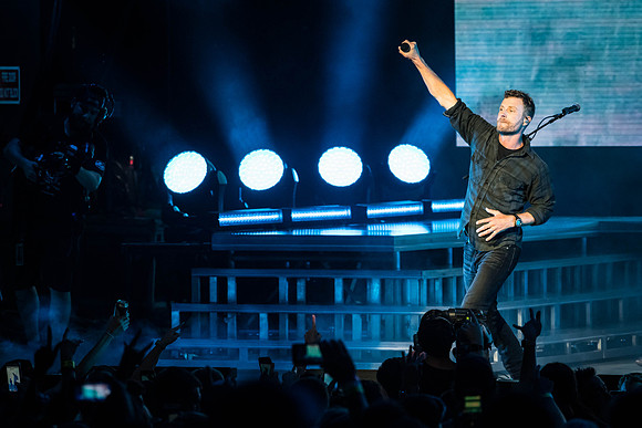 Dierks Bentley, Ruoff Home Mortgage Music Center, Noblesville, Indiana, July 21, 2018