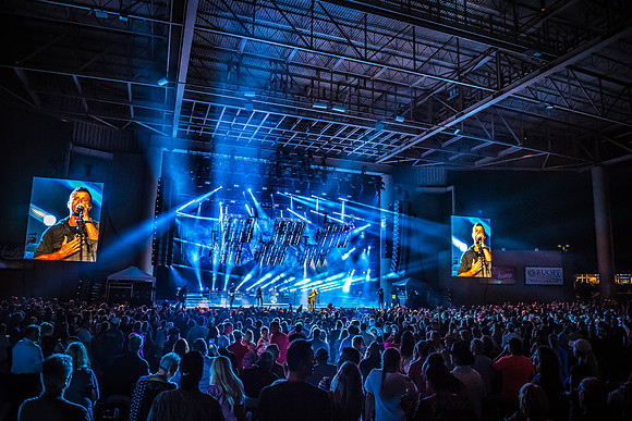 Dierks Bentley, Ruoff Home Mortgage Music Center, Noblesville, Indiana, July 21, 2018