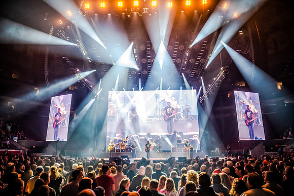 Hootie and the Blowfish at PNC Arena