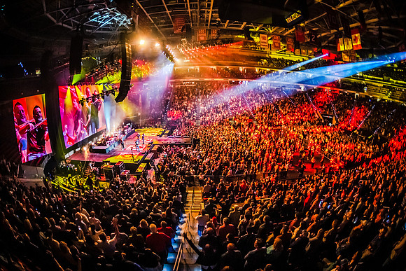 Hootie and the Blowfish at PNC Arena