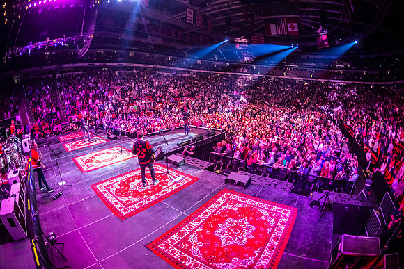 Hootie and the Blowfish at PNC Arena