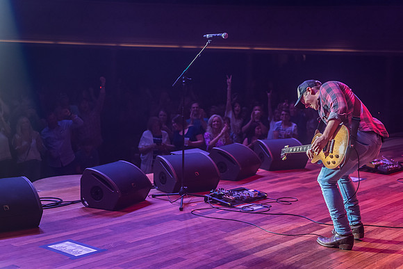 Travis Denning_@Darius & Friends_photo by Keith Griner 0D5_4533