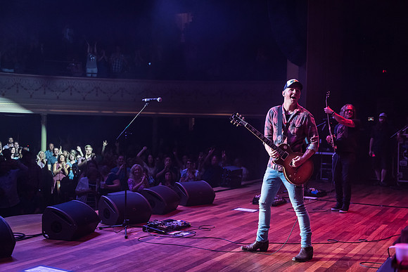Travis Denning_@Darius & Friends_photo by Keith Griner 0D5_4549